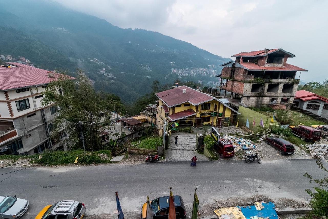 Maplewood Hotel & Spa Gangtok Esterno foto
